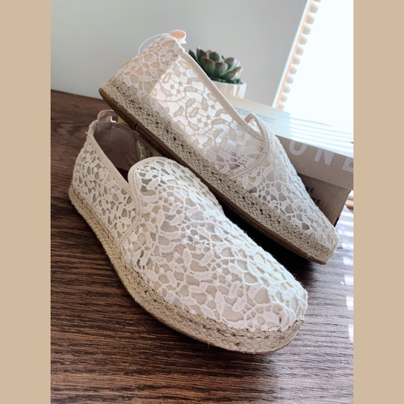 Toms Shoes - *TOMS* NATURAL LACE ESPADRILLE SLIP ON SIZE 7.5